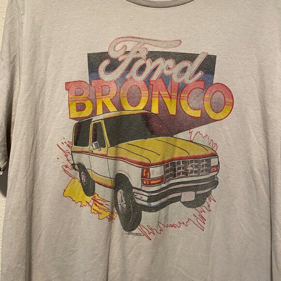 Ford Bronco‎ Graphic T-Shirt Old Navy XXL Gray Vintage Style Classic Truck - Picture 2 of 4